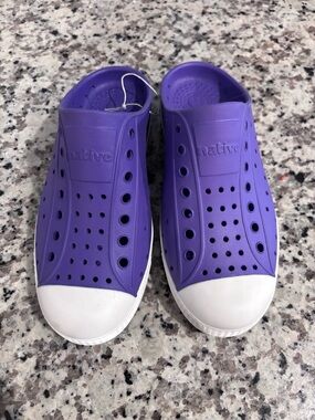 Native Kids Water Shoes Jefferson Slip-On in Purple and White